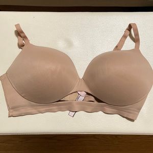 Incredible by Victoria’s Secret Wireless Push-Up Bra Size: 38DD